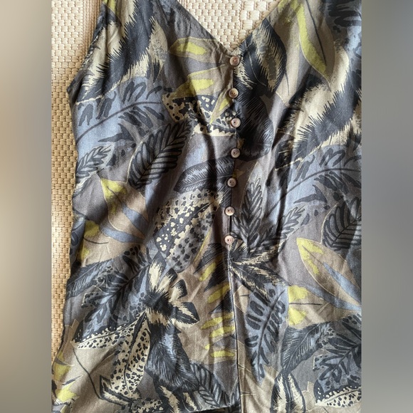 RVCA Women’s romper - Picture 3 of 4